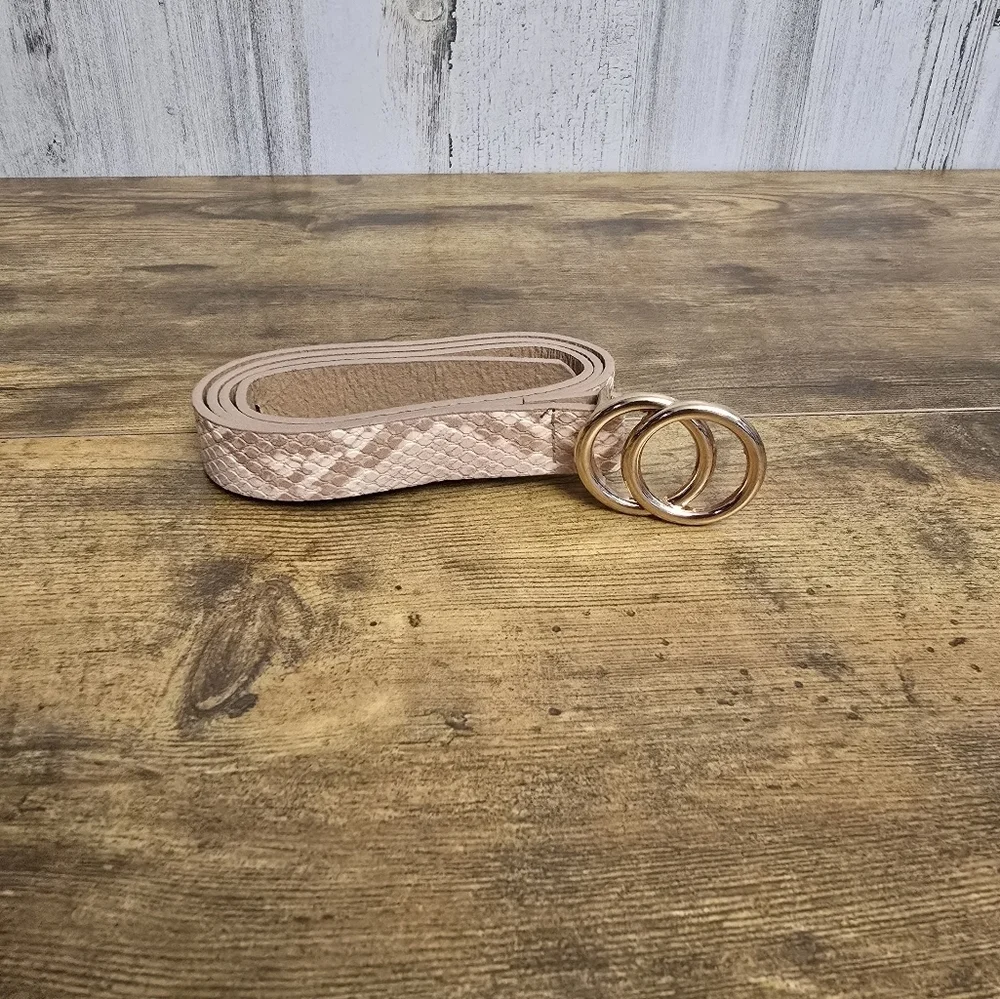 women's light pink fashion belt with gold buckle unbranded
